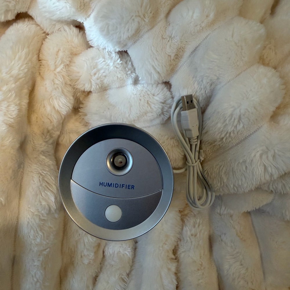 USB White Portable Humidifier Diffuser - Picture 2 of 8